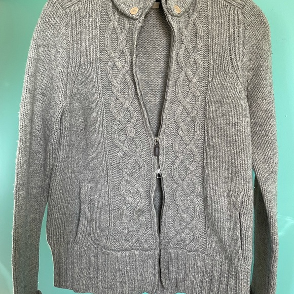 J Crew women’s wool sweater. Unzips from top & bottom, hood unbuttons. Pockets. - Picture 4 of 5